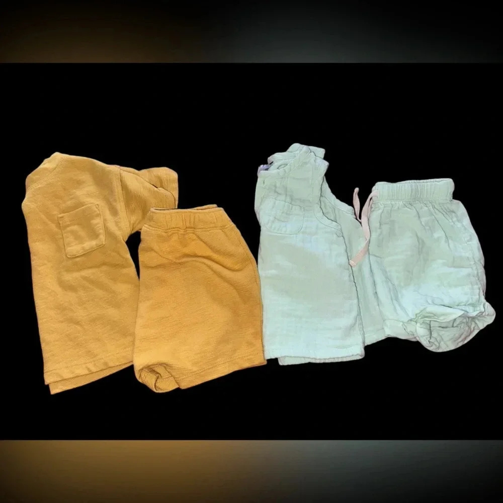 2 sets of Old Navy shorts sets. Size 18-24m